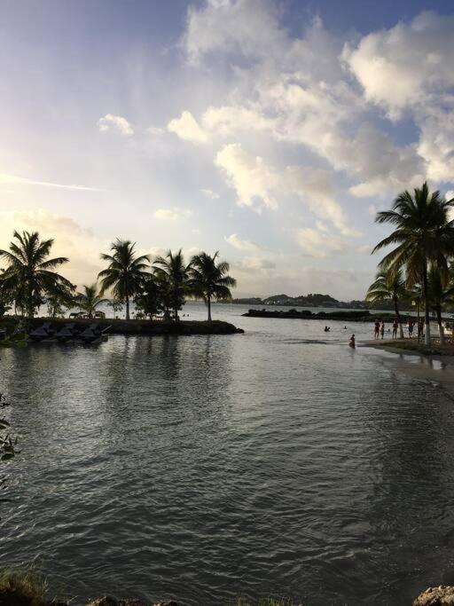Blue Lagoon Appart En Residence Acces Plage Ле Госие Екстериор снимка
